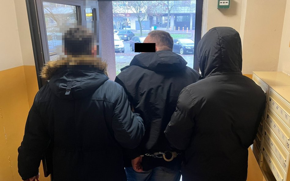 Zatrzymany 36-letni mężczyzna został doprowadzony do komisariatu policji