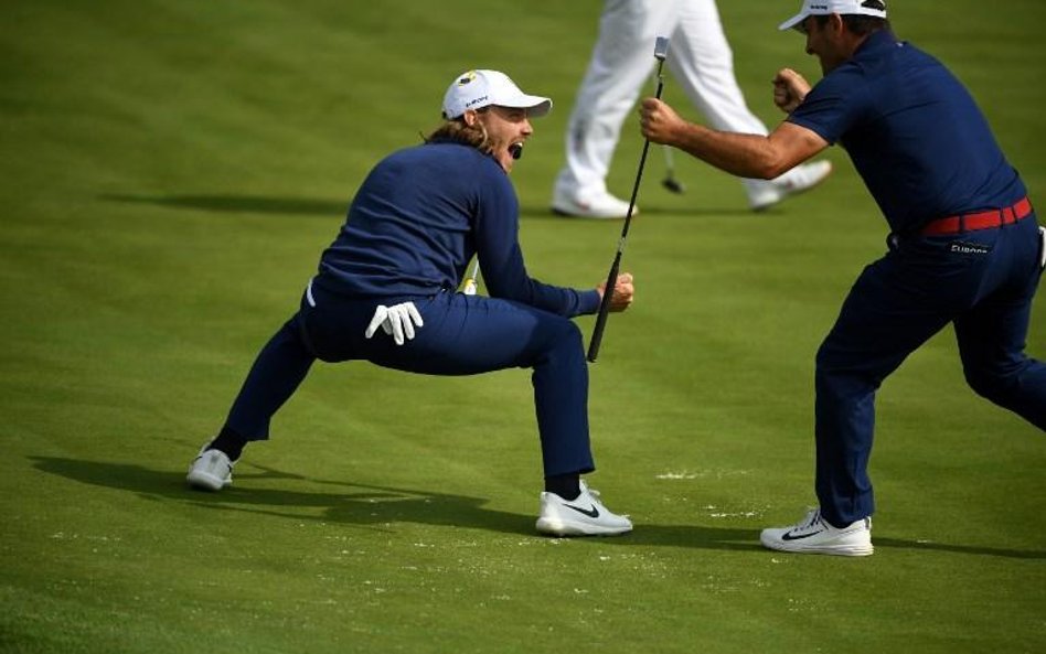 Z lewej Tommy Fleetwood, z prawej Francesco Molinari. Anglik i Włoch, bohaterowie pierwszego dnia Ry