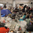 Migranci ruszyli pod niemiecką ambasadę