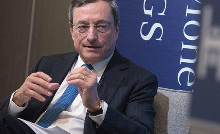 To program ratunkowy prezesa EBC Mario Draghiego dla strefy euro zaprowadził jego instytucję przed s