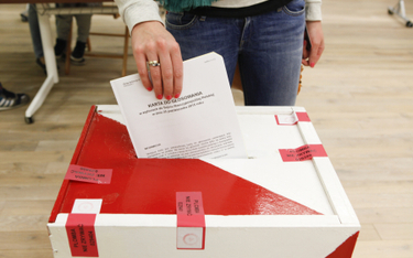 II tura wyborów samorządowych: Frekwencja do 12 - 15,61 proc.
