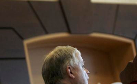 Prezydent musi podpisać, a potem może pytać Trybunał