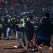 W wyniku paniki, jaka wybuchła na indonezyjskim stadionie, zginęło co najmniej 125 osób