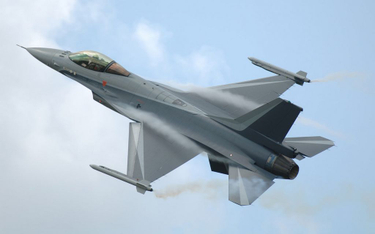 Katastrofa F-16 we Francji. Pilot zawisł nad ziemią