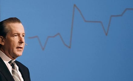 Nawet wrogowie nie odmawiają mu odwagi. Karl Gerhard Eick osobiście ogłasza pracownikom złe informac