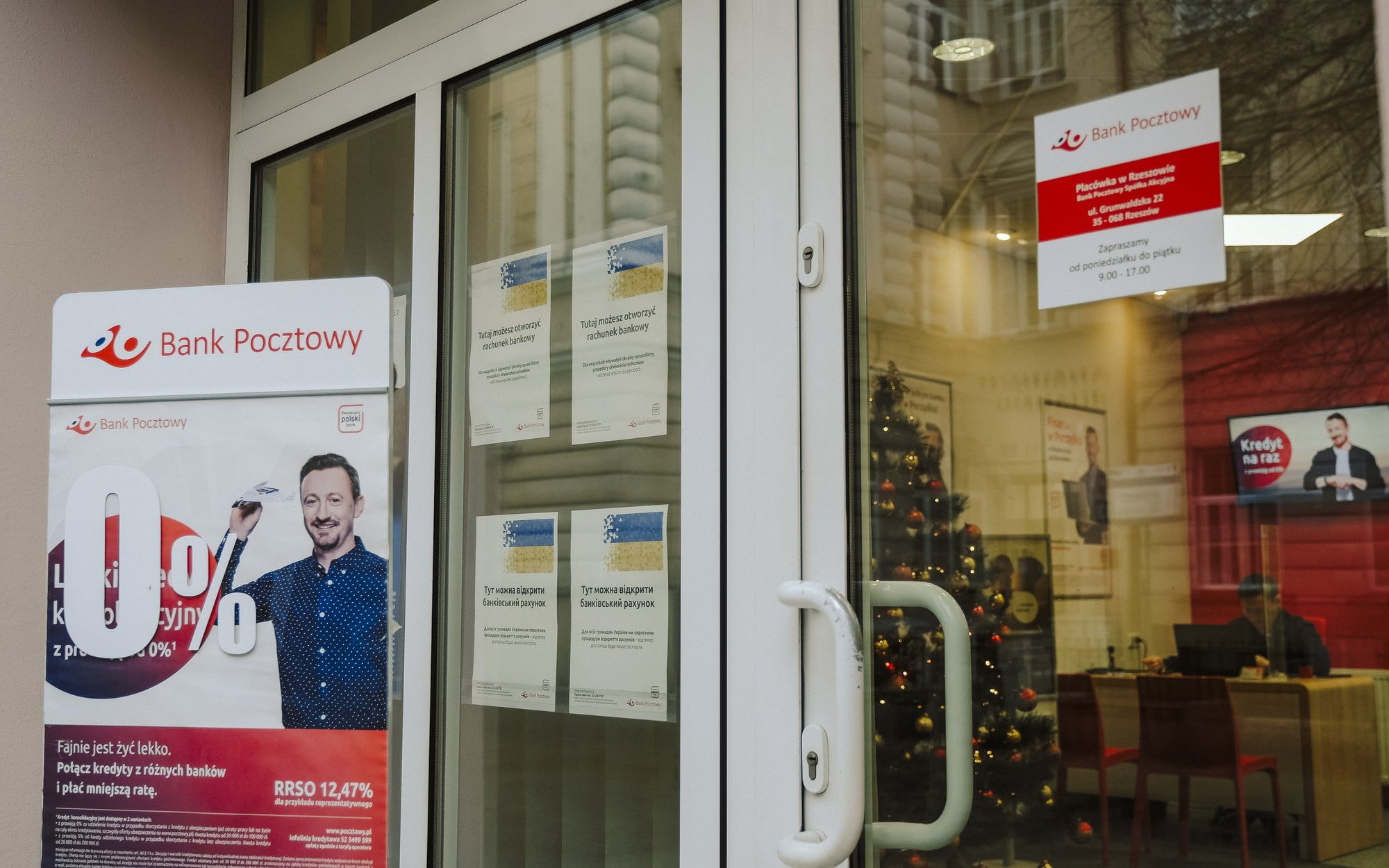 Setki milionów na reklamę. Trwa wyścig o klientów