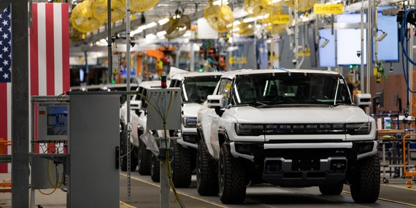Amerykańskie koncerny samochodowe mają produkować broń. Trump ogłosił nowy plan