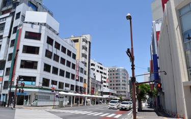 Japonia. Władze „najgorętszego miasta” rozdają dzieciom specjalne parasole