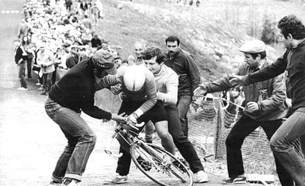 Wyścig Pokoju 1986 odbywał się tuż po katastrofie w Czarnobylu. Polacy, tak jak inni kolarze z krajó