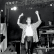 Dave Gahan (na pierwszym planie) podczas koncertu Depeche Mode w Warszawie 30 lipca 1985