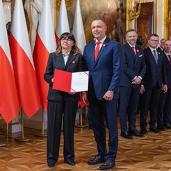 Święto Narodowe Trzeciego Maja. Prezydent Karol Nawrocki (P) i sędzia Barbara Piwnik (L) podczas uro