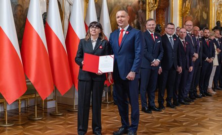 Święto Narodowe Trzeciego Maja. Prezydent Karol Nawrocki (P) i sędzia Barbara Piwnik (L) podczas uro