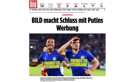 Zasłonięte reklamy rosyjskiej spółki na koszulkach piłkarzy Schalke