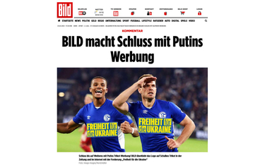 Zasłonięte reklamy rosyjskiej spółki na koszulkach piłkarzy Schalke