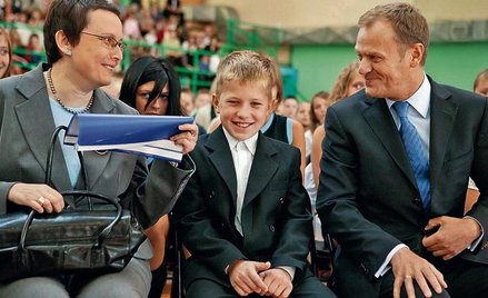 Minister edukacji Katarzyna Hall (na zdjęciu z premierem Donaldem Tuskiem podczas inauguracji roku s