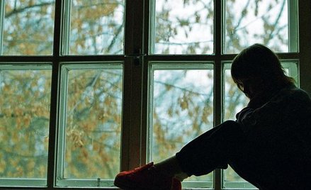 Nikt nie pracuje z rodzinami, by jak najszybciej mogli odzyskać dziecko – ubolewają specjaliści