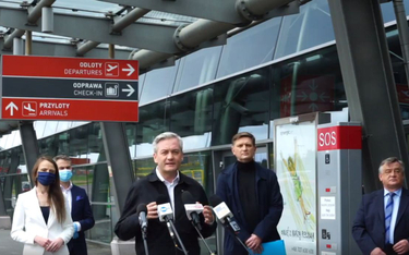 Robert Biedroń: Trzeba ratować lotnisko w Modlinie