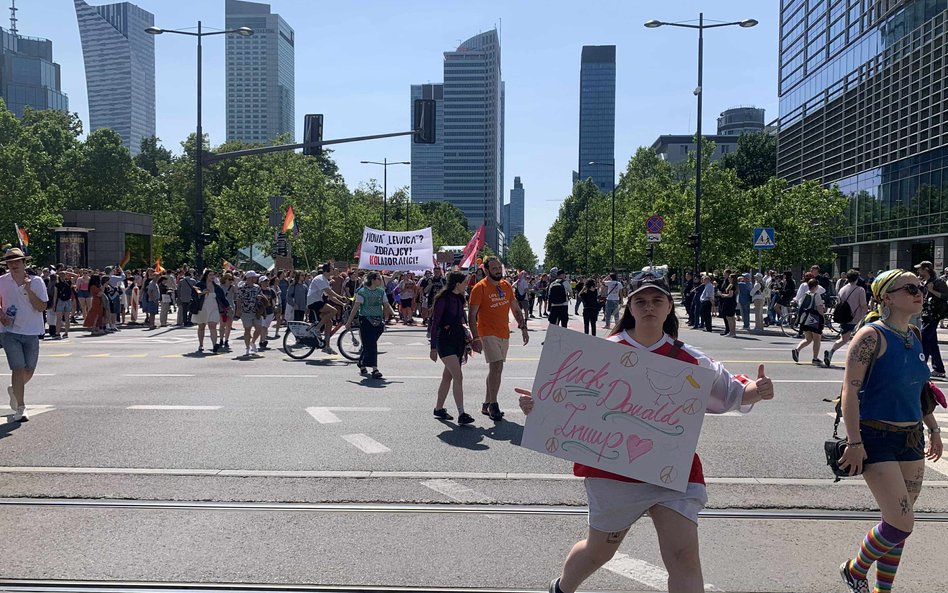 Uczestnicy dali wyraz swoim postulatom równości i wolności na rozmaitych transparentach