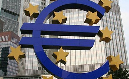 Drogie euro łagodzi kryzys w kancelariach