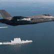 Myśliwiec F-35 z zamontowanymi pociskami AIM-9X Sidewinder. Fot./US Navy