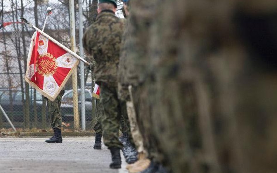 Mundurowi bez urlopów ojcowskich