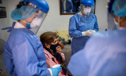 Badacze z USA: Wirus zmutował i stał się bardziej zaraźliwy