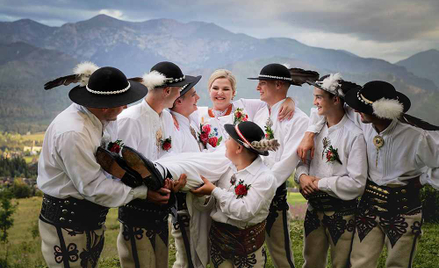 Góralski ślub Bogusławy Staszel. Wyszywany gorset, kierpce, sukienne ,,portki", parzenice, spinki...