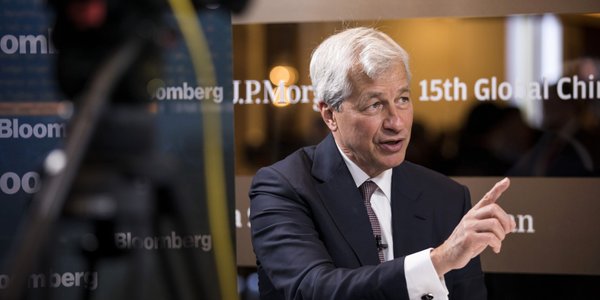 Prezes banku JP Morgan Chase ostrzega przed rynkowymi „karaluchami”