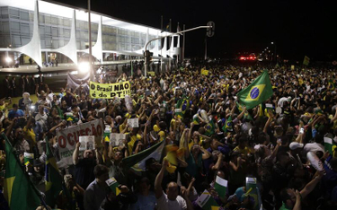 Demonstranci przed pałacem prezydenckim w Brasilii
