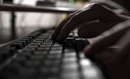 Sędzia oskarżył Emi o nękanie