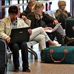 Wczoraj kolejny dzień podróżni czekali bezskutecznie na samoloty na warszawskim lotnisku Okęcie