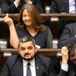 Sejm zatwierdził miliardy dla TVP. Wulgarny gest Lichockiej
