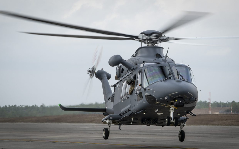 Śmigłowiec Boeing/Leonardo MH-139A Grey Wolf podczas pierwszego lotu w ramach cyklu prób wojskowych.