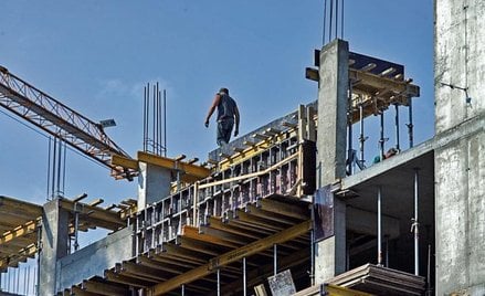 Fiskus godzi się na stosowanie 7-proc. stawki VAT przy montażu okien i drzwi przez ich producentów