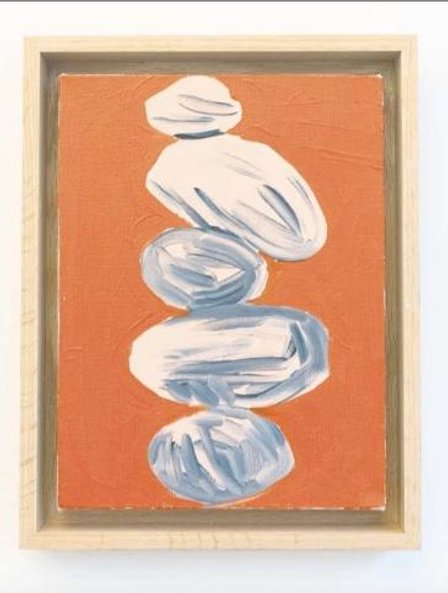 Julia Mirny prezentuje bliskie abstrakcji obrazy pt. „Kamienie”.