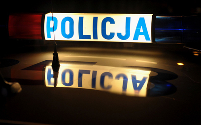 Zadłużona komenda policji kupiła służbowego Mercedesa za 405 tys. zł