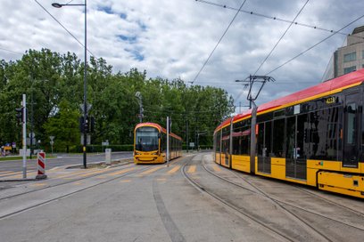 Wykonawca trasy tramwaju do Wilanowa będzie wprowadzał w weekend poprawki na jezdni ulicy Spacerowej
