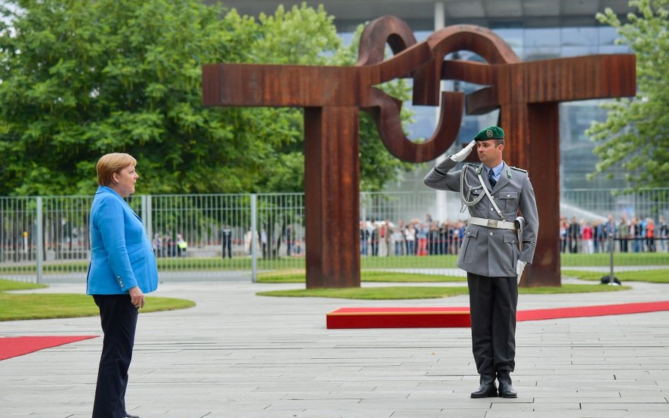 Powrót drgawek Angeli Merkel. "Nie ma powodów do obaw"