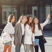 Praca czy studia? W Wyższej Szkole Kształcenia Zawodowego nie musisz wybierać – postaw na synergię r