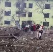 Ewakuacja uszkodzonego w wyniku rosyjskiego ataku szpitala dziecięcego w Mariupolu, zrzut ekranu z n