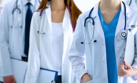 Młody lekarz stażysta będzie miał wybór