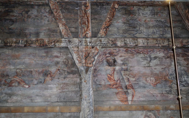 Freski na dębowych belkach sprzed 450 lat