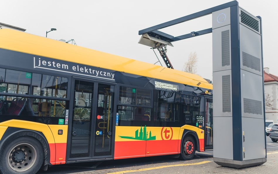 Najwięcej autobusów elektrycznych jeździ po Warszawie. W połowie maja stolica miała 191 takich pojaz