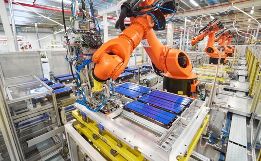 Škoda otwiera nową halę montażu systemów bateryjnych, stając się największym producentem systemów ba