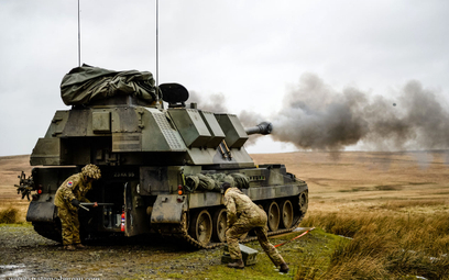 Wielka Brytania przekaże Ukrainie „pojazdy opancerzone i artylerię dalekiego zasięgu” ‒ w tym drugim