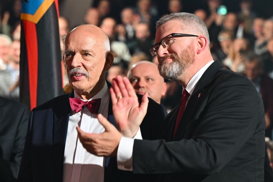 Kandidát prezidenta Grzegorz Braun a bývalý poslanec konfederace Janusz Korwin-Mikke