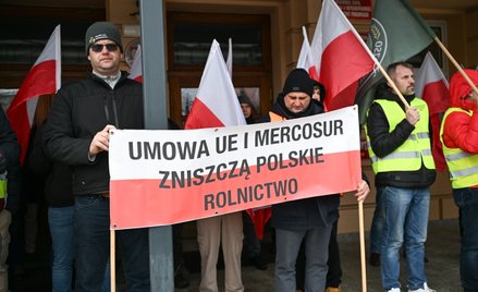 Ogólnopolski protest rolników przeciwko umowie z Mercosur, 30 bm. przed Podkarpackim Urzędem Wojewód