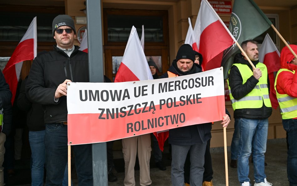 Ogólnopolski protest rolników przeciwko umowie z Mercosur, 30 bm. przed Podkarpackim Urzędem Wojewód