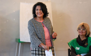 Salome Zurabiszwili w lokalu wyborczym