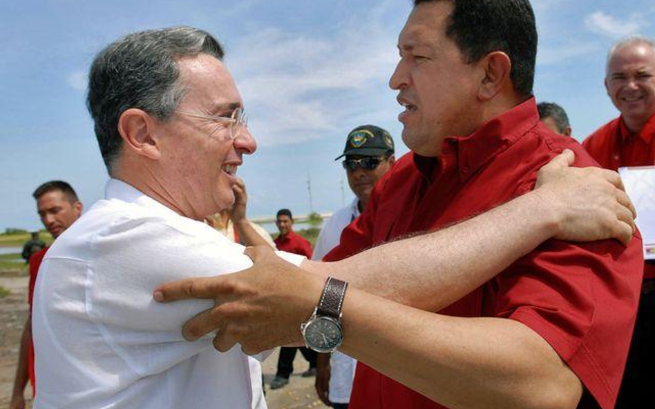 Chavez i Uribe - do niedawna kontakty były serdeczne